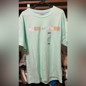 Nike airmax tee size small brand new